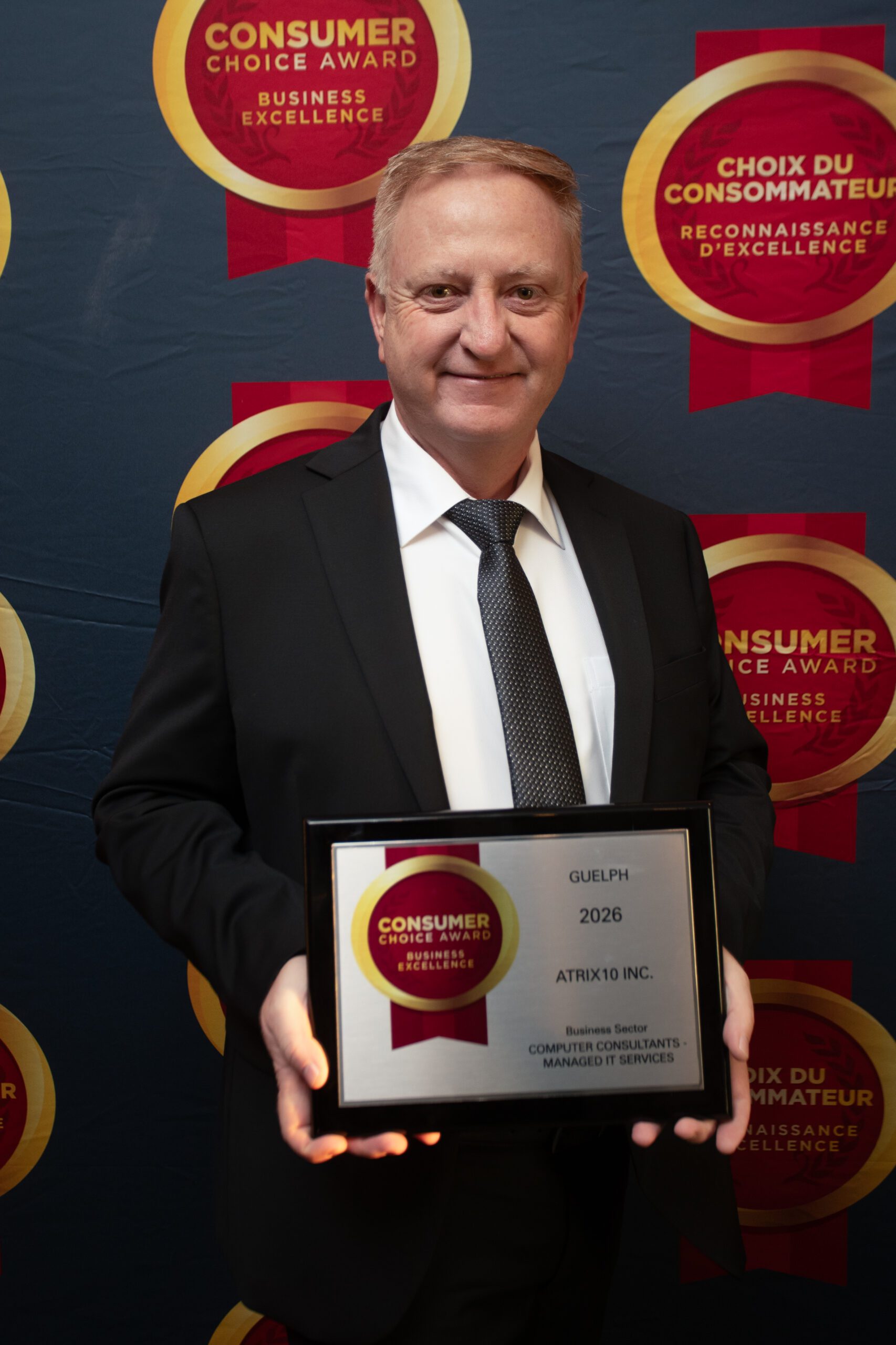 CCAward_A92I3207-Edit Andre Moller is receiving the Consumer Choice Award for Managed IT Services.